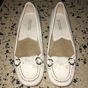 Michael Kors 7.5 off white leather flats